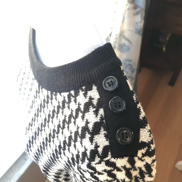 Kim Rogers Houndstooth Sweater - Picture 3 of 5